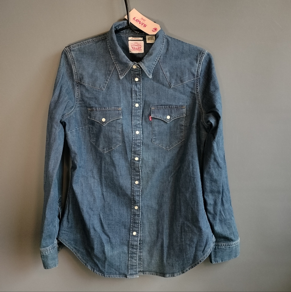 levi's chambray denim western shirt, new with tags, vintage style, tailored fit